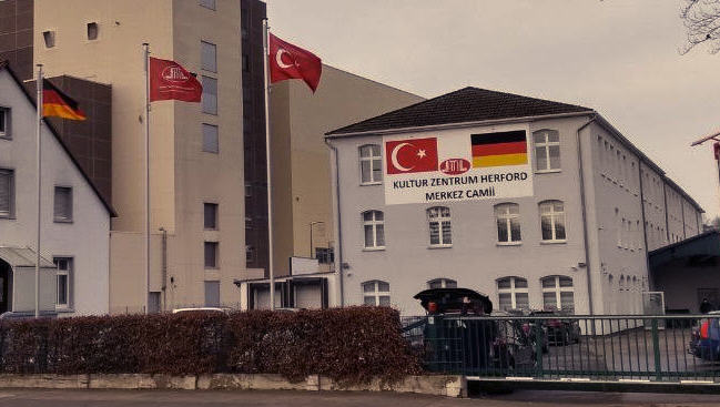 V Německu dnes stanou před soudem lidé, kteří narušovali ječení muezzina z mešity5 (9)