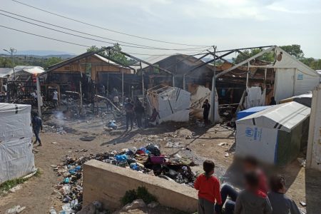 Včera došlo opět k požáru přijímacího migračního centra v Řecku (video)5 (2)