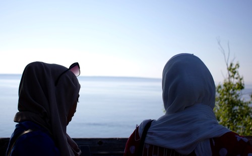 Muslimka žijící ve Švédsku prosí: „Deportujte mého kriminálního syna“