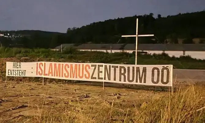 V Rakousku se má stavět nová obří mešita i s islámským centrem, místní protestují
