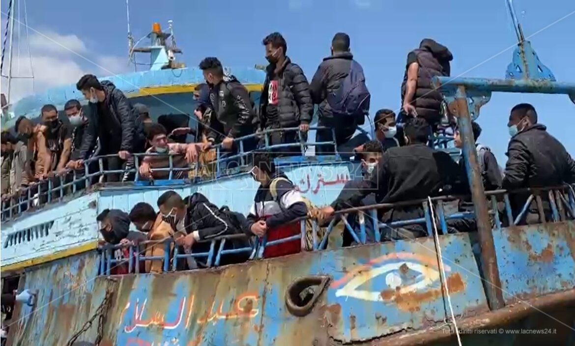 Novou invazní trasou z Turecka a Egypta do Itálie dorazilo jen v říjnu více než 7 tisíc ilegálů (videa)5 (4)