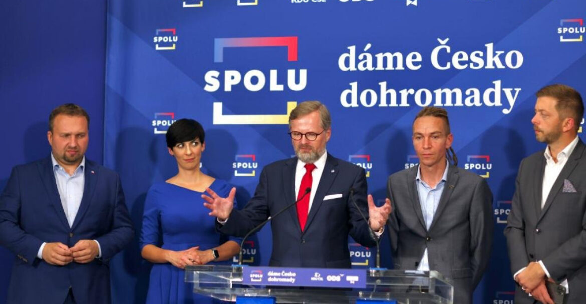 Polská vládní strana má radost z nové české vlády, mylně ji považuje za konzervativní a mírně euroskeptickou4.8 (4)