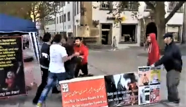 Stuttgart: Muslimové zaútočili na pietní vzpomínku na učitele Samuela Patyho (video)5 (8)