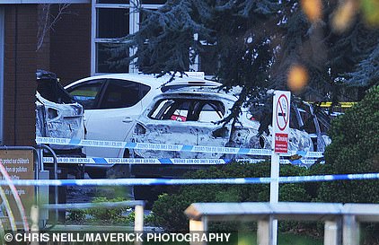 Útok v Liverpoolu: Hrdinou je taxikář, který zavřel sebevražedného atentátníka v taxíku, kde explodoval