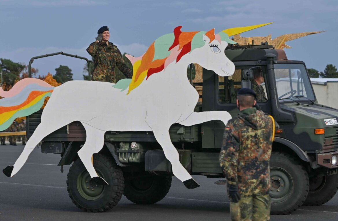 Zvrácenost Bundeswehru – zvrhlé devianty vítá a povyšuje; vojáky podporující ochranu Evropy trestá5 (4)