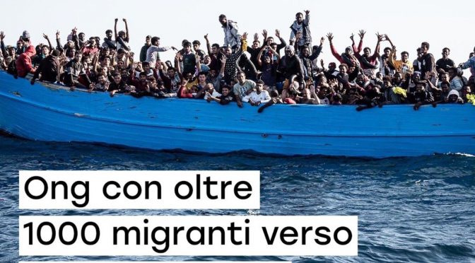 Za uplynulých 24 hodin připlulo na Lampedusu 20 lodí s celkem 921 ilegály