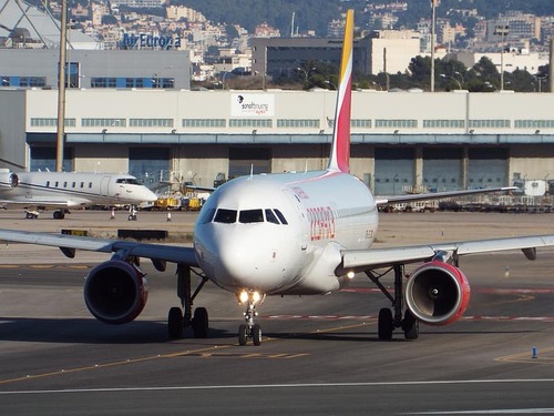 Španělé již dopadli 12 Arabů, kteří utekli z letadla po nouzovém přistání na Mallorce (video)5 (4)