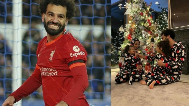 Fotbalista egyptského původu zveřejnil obrázek rodiny u vánočního stromku, způsobil tím velký poprask