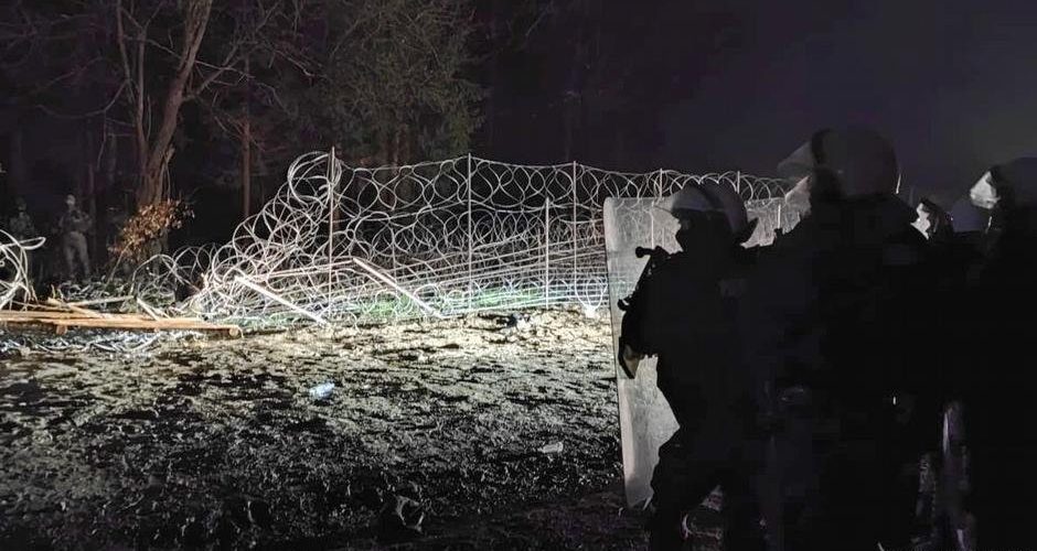 Na bělorusko-polských hranicích jsou invazisté stále velmi agresivní (video)5 (4)