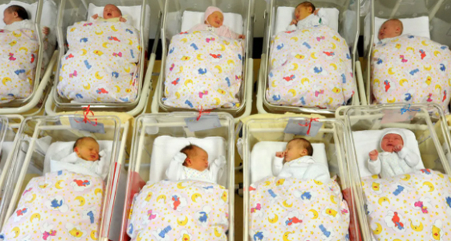 První děti narozené v Rakousku v roce 2022 – Ariz, Mehmet a Tarik
