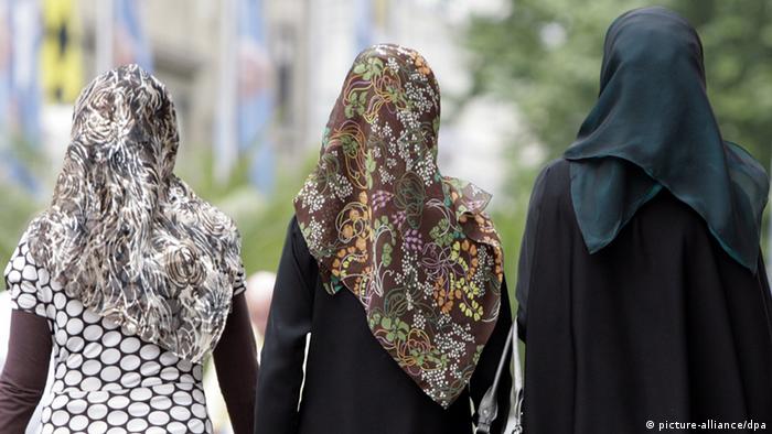Ženy a dívky bez hidžábu jsou v některých berlínských čtvrtích napadány5 (5)