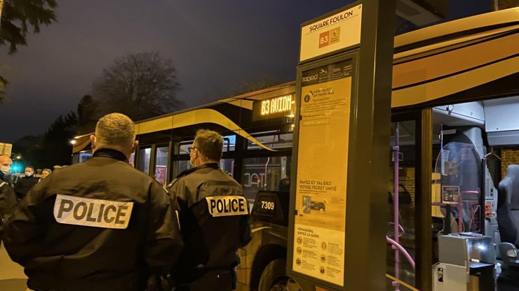 Francie: Alžířan pobodal řidiče autobusu, když po něm chtěl, aby v autobuse nekouřil5 (6)