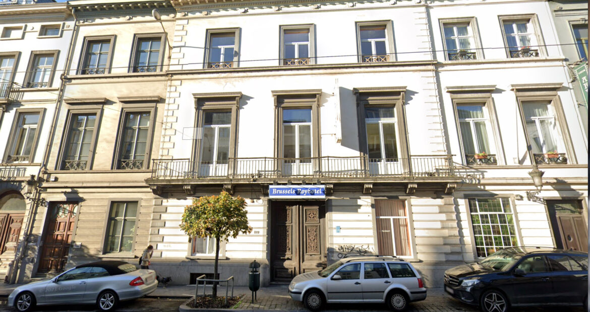 Momentálně nevyužívaný hotel v Bruselu obsadila tlupa asi 50 Afričanů5 (11)
