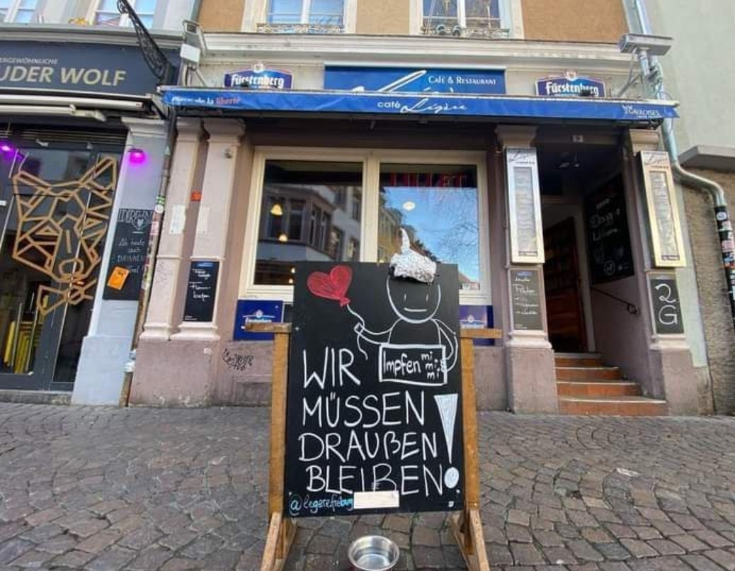 Podle německé kavárny jsou neočkovaní „zvířata, která musí zůstat venku“4.3 (9)