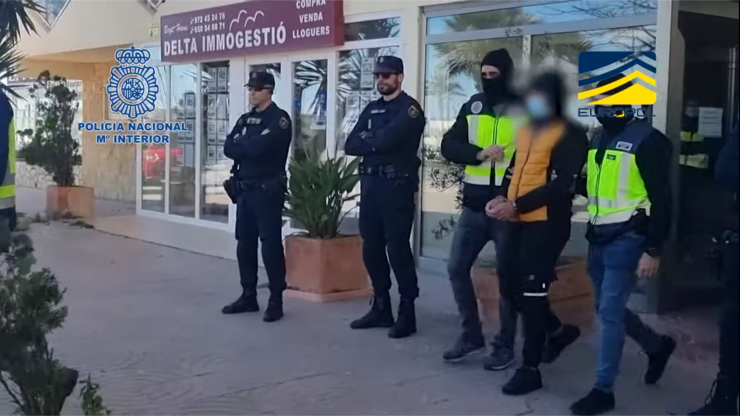 Ve Španělsku zatkli pět islámských teroristů, měli vazby na teroristy z Charlie Hebdo  (video)5 (3)