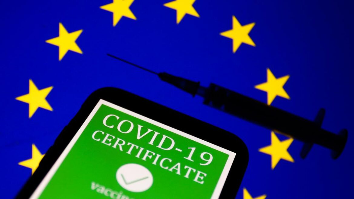 EU chce prosadit digitální očkovací pasy již natrvalo