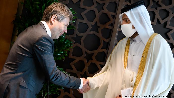 Katar používá plyn k vývozu islámu do Evropy