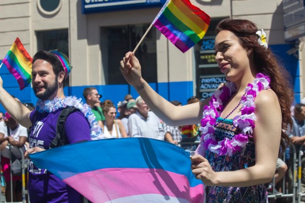Australská korporace nabízí půlroční placené volno všem zaměstnancům, kteří se přemění na trans