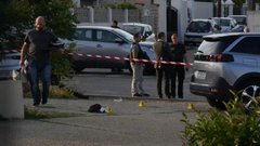 Francie: Ve jménu Alláha pobodal útočník muže před katolickou školou, je prý psychicky nemocný