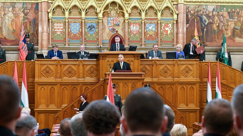 Orbán varuje před sebevraždou západního světa, protože Evropa vstupuje do „věku nebezpečí“