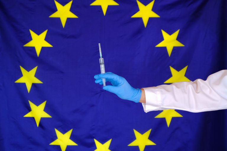 Strategický dokument EU ukazuje, že neočkovaní budou cílem na podzim