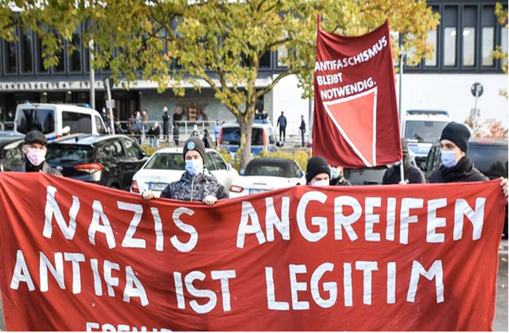 Levicoví extremisté si vynutili zrušení konference strany AfD ve Stuttgartu4.9 (13)