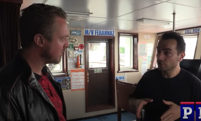 Patrick Lancaster objasňuje, proč nemohou lodě vyplout z přístavu (video)