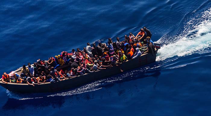 Včera připlulo na Lampedusu asi 1000 ilegálů, dalších 340 přistálo na ostrově Pantelleria (videa)5 (7)