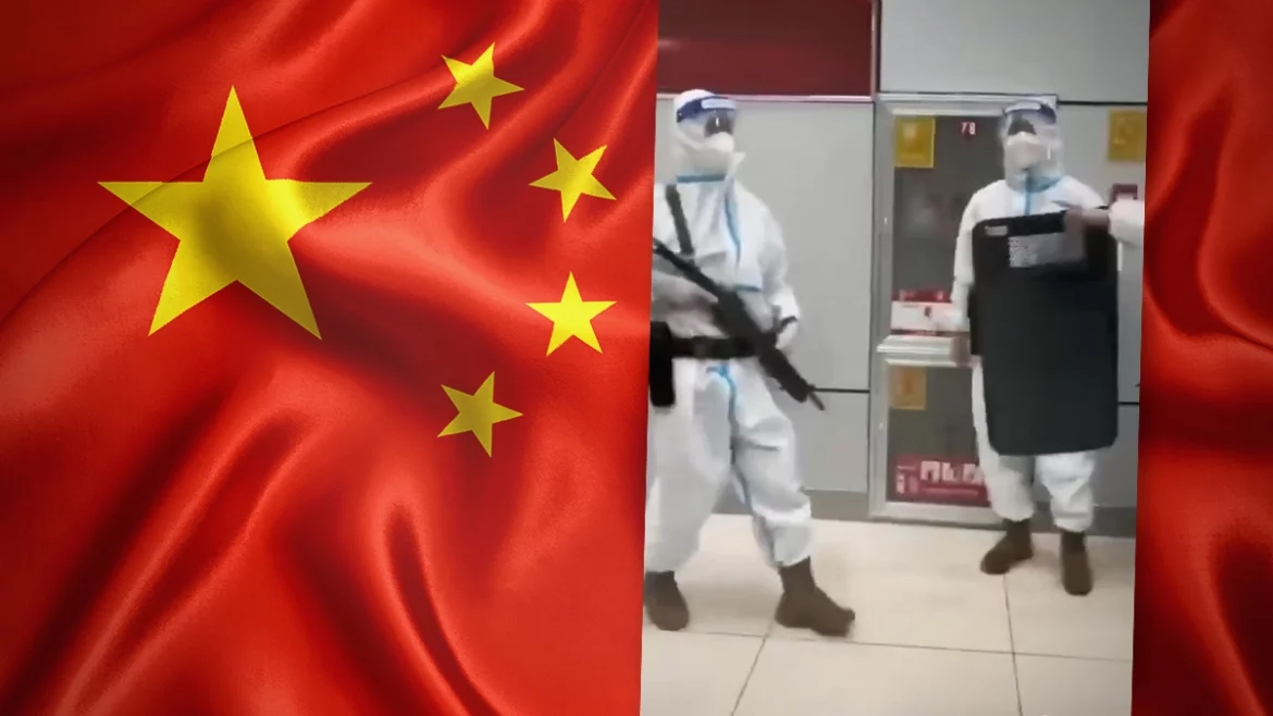 Čína nyní prosazuje politiku nulového  Covidu pomocí útočných pušek (video)5 (21)