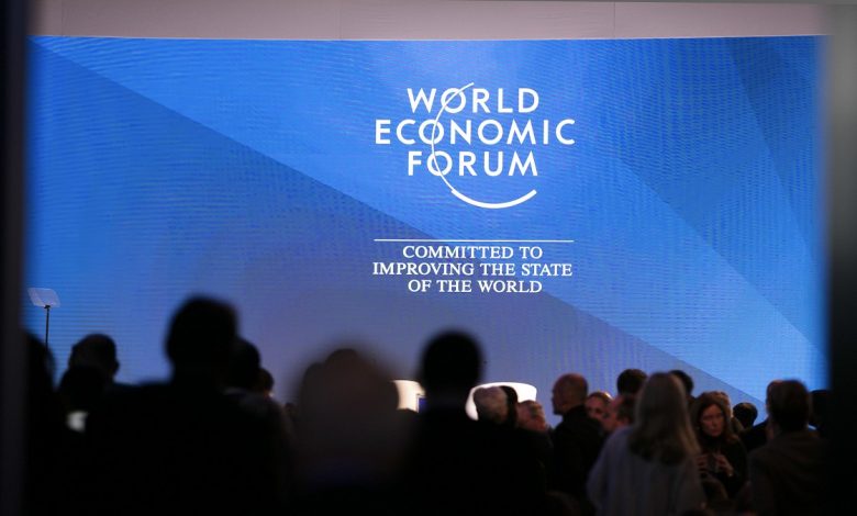 Řečníci Světového ekonomického fóra vtipkovali o vylidňování (video)