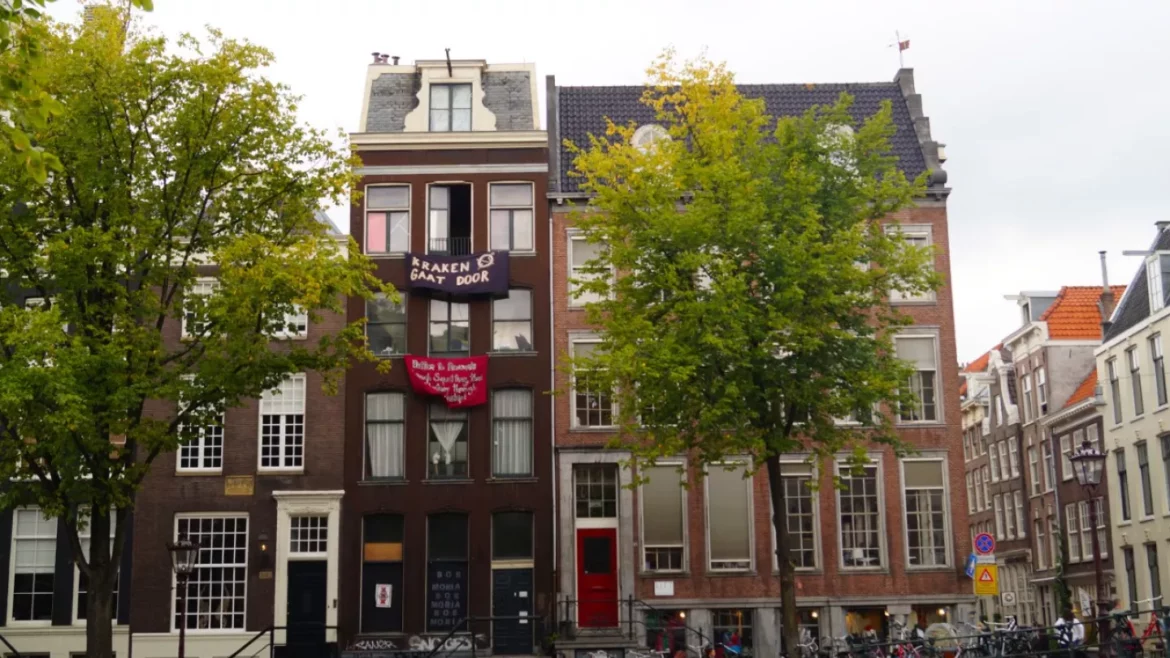 Amsterdam: Soud povolil squatterům, aby okupovali dům ruského podnikatele