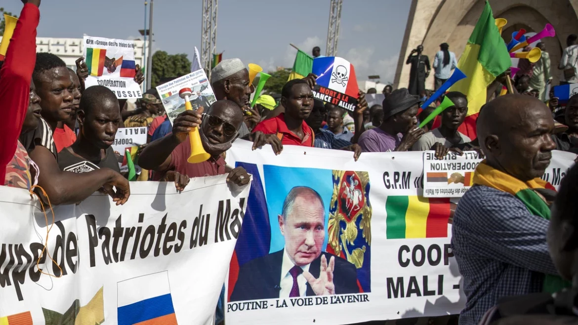 Mali se chce odpoutat od Francie, zakazuje na svém území francouzské neziskovky5 (13)