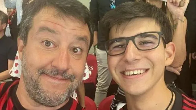 Salviniho syn byl přepaden a okraden v ulicích Milana4.9 (18)