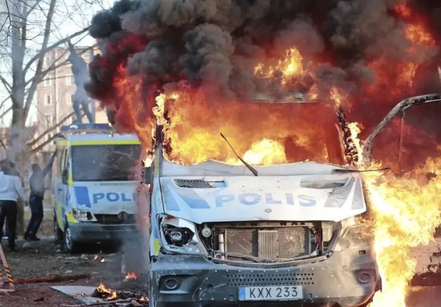Švédsko: Stockholm a Malmö zažívají nepřetržitě už několik týdnů bombové útoky a pouliční přestřelky5 (21)