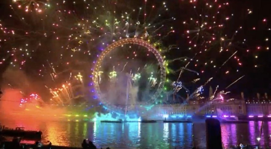 Silvestrovský ohňostroj v Khanově Londýně byl ve znamení LGBTQI (video)