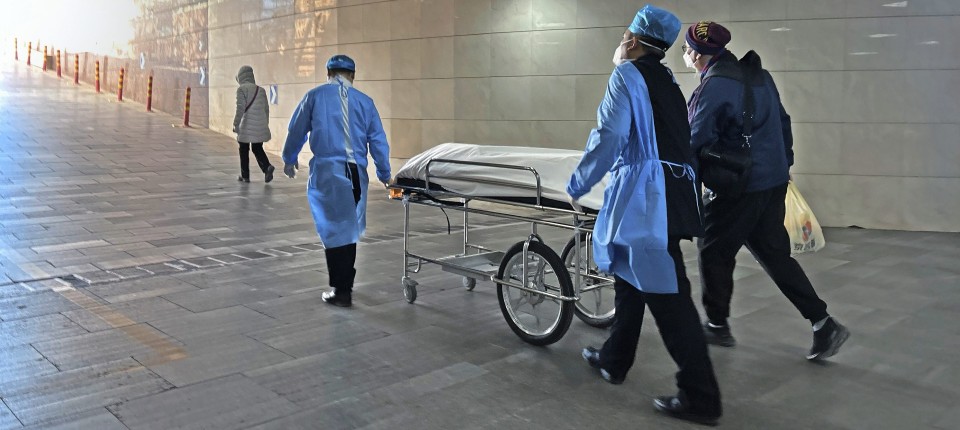 Mají covidové lži o údajných hromadných úmrtích v Číně vyvolat další vlnu hysterie? (videa)