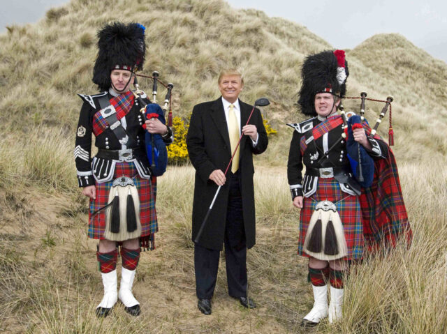 Trump se na rozloučenou vysmál odcházející skotské „woke“ premiérce Sturgeonové