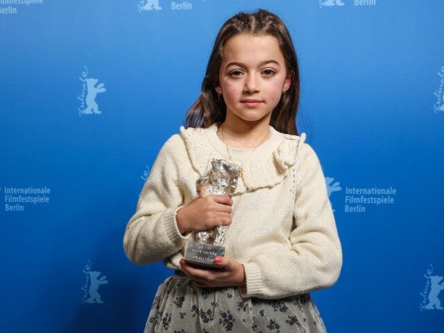 Hlavní hereckou cenu na berlínském festivalu dostala 8letá dívka, která hrála chlapce, který se cítí být trans dívkou5 (9)