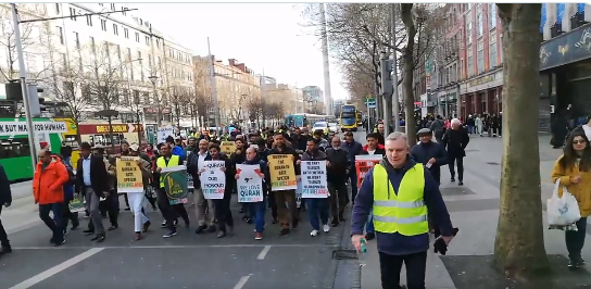 Irsko: Na protest proti mnoha protimigračním demonstracím vytáhli do ulic vítači a muslimové křičící: „Allahu akbar!“ (video)4.9 (9)