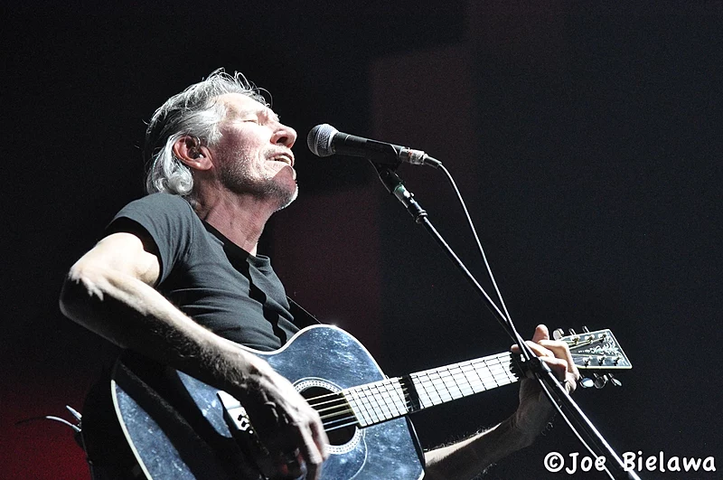 Roger Waters ve videovzkazu brojí proti válečným štváčům (video)