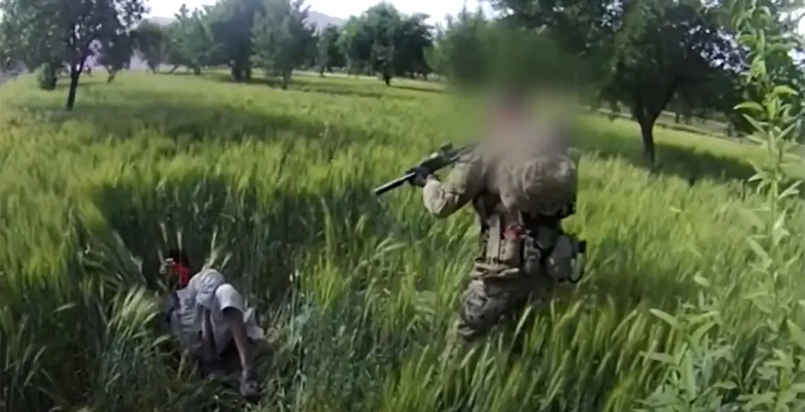 První obvinění z válečných zločinů v Austrálii: Vyznamenaný voják popravil neozbrojeného Afghánce (video)