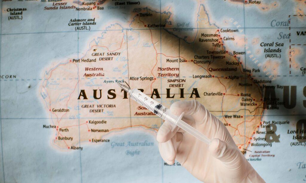Hromadná žaloba proti australské vládě kvůli poškození zdraví v důsledku očkování proti covidu