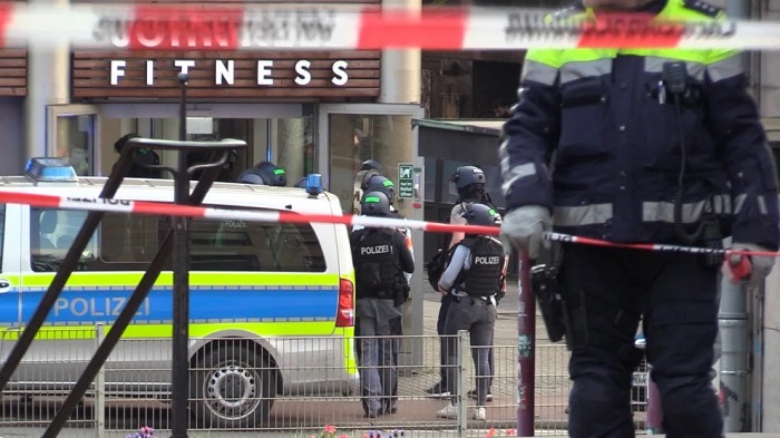 Německo: Mačetový útok v multikulturním Duisburgu – 4 zranění5 (8)