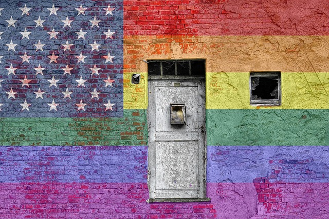 V USA již bezbřehá podpora transgenderismu narostla bizarních rozměrů (videa)
