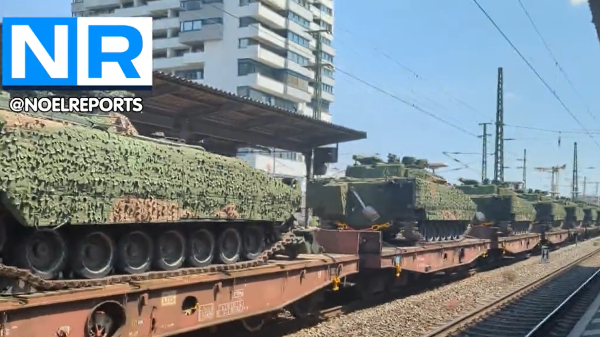 Švédsko poslalo 50 tanků na Ukrajinu, včera projížděly Německem (video)