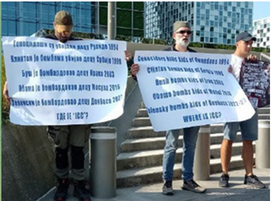 Protest před trestním soudem v Haagu proti západnímu dvojímu metru4.8 (17)
