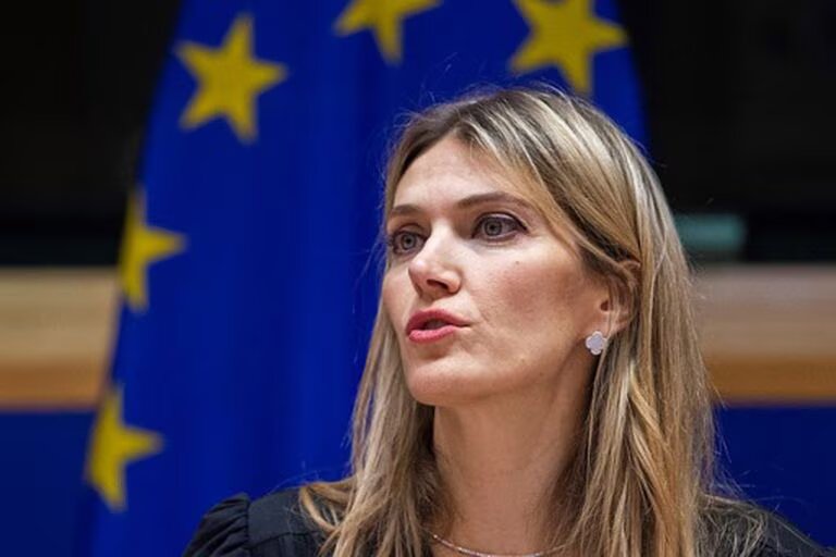Kauza Katargate: Řecká europoslankyně obviněná z korupce se vrací do europarlamentu5 (12)