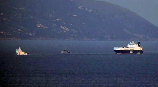 Ozbrojení invazisté unesli nákladní loď, aby se dostali do Itálie5 (9)