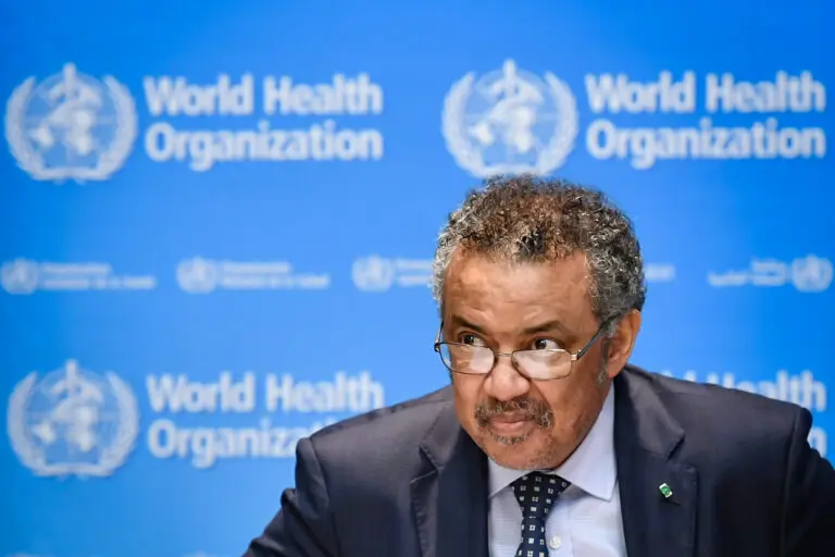 Šéf WHO propadá panice kvůli odporu proti pandemické smlouvě (video)