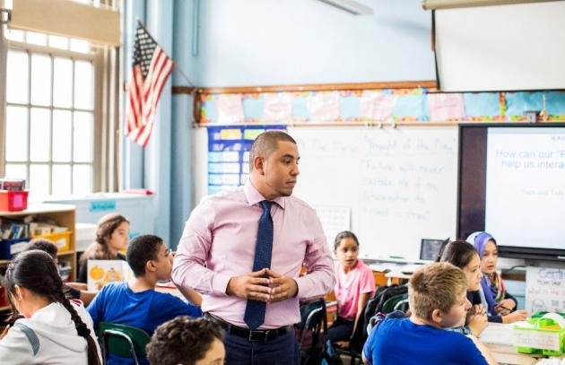 New York: Barevní zájemci o profesi učitele, kteří neuspěli u zkoušek, budou odškodněni 1- 2 miliony dolarů4.9 (16)
